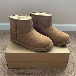 UGG Classic Mini II